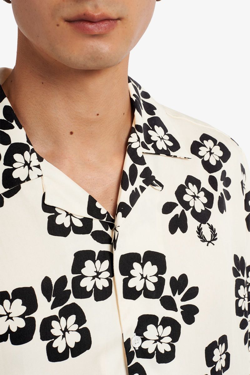 Men's Fred Perry Floral Print Revere Collar Shirts White | 6548390-PY