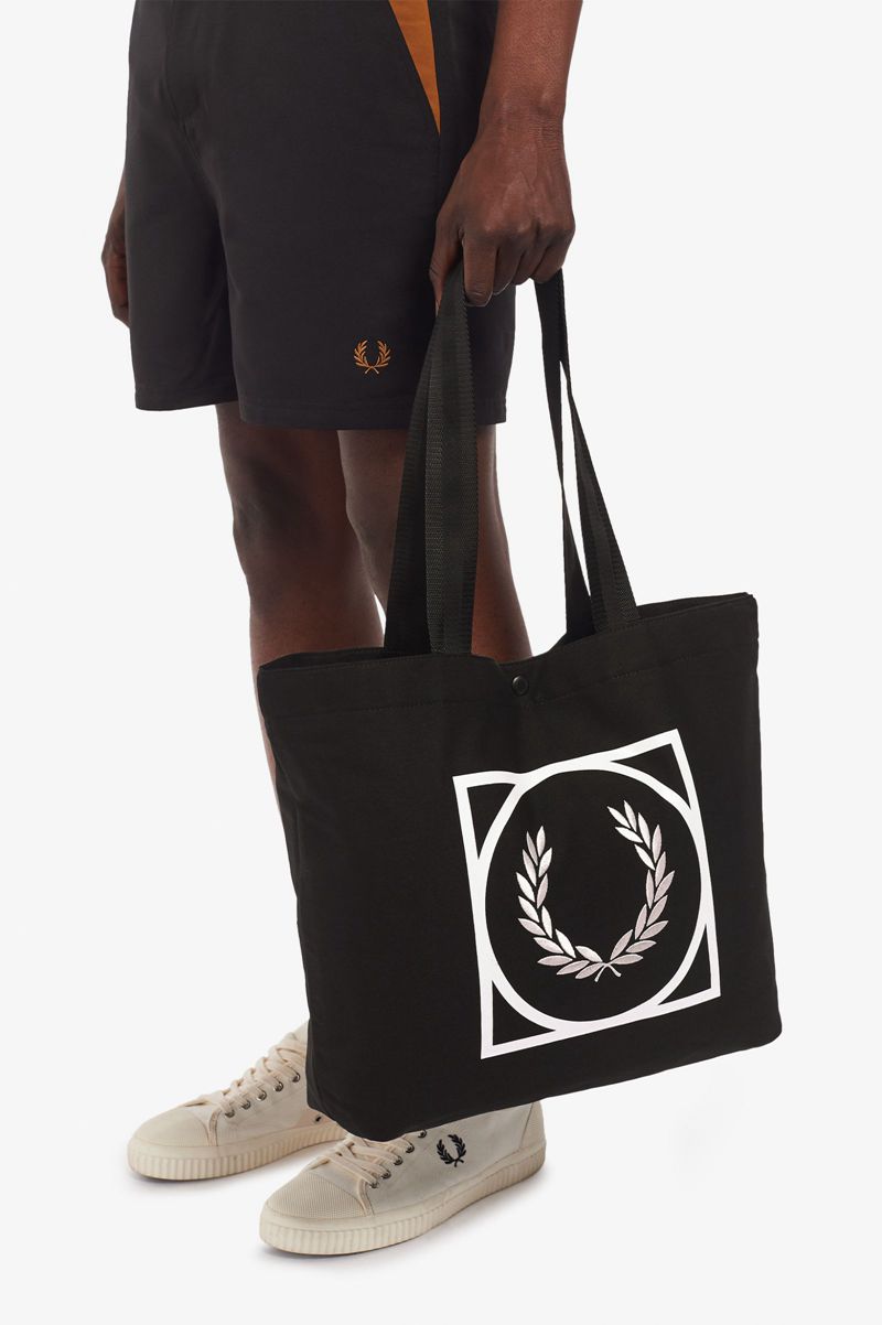 Men's Fred Perry Graphic Print Tote Bags Black | 1425380-WM