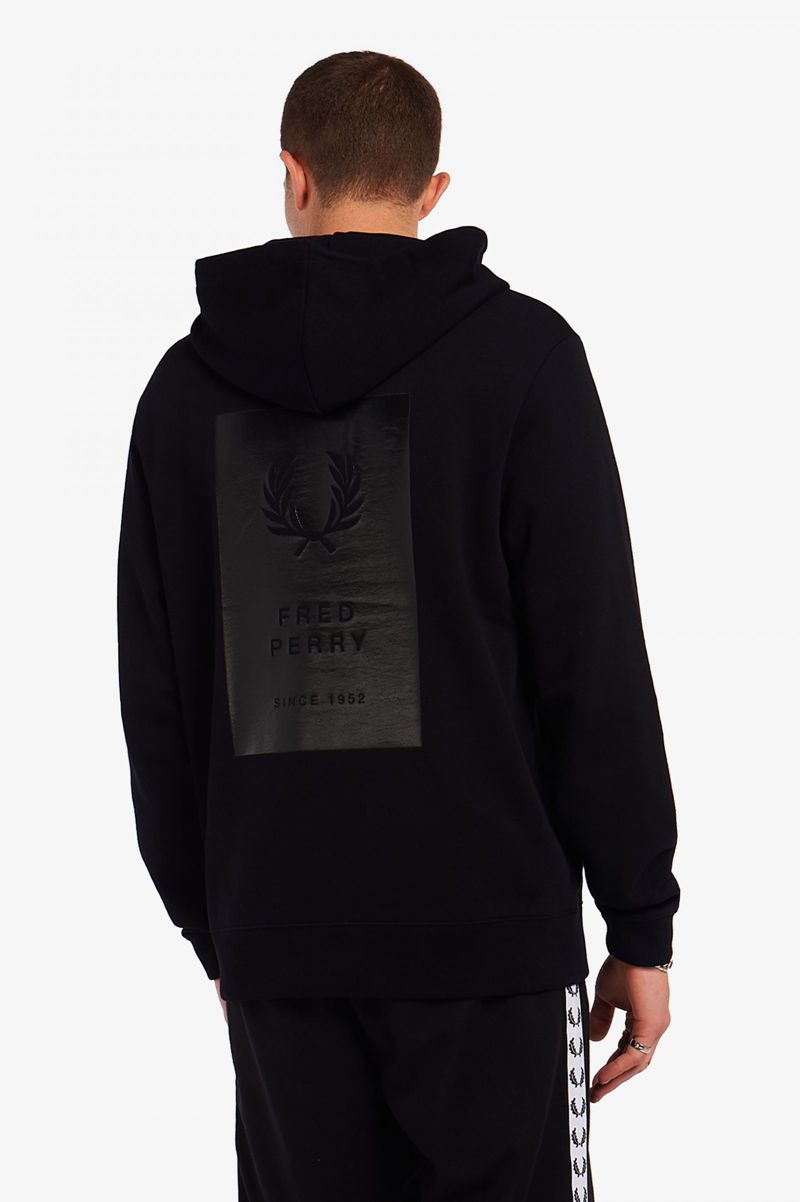 Men\'s Fred Perry Printed Patch Hooded Sweatshrt Sweatshirts Black | 4612857-XM