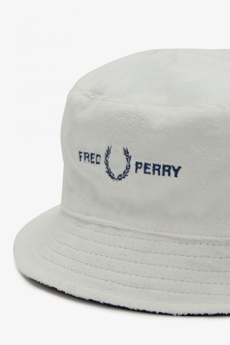 Men's Fred Perry Reversible Bucket Hats White | 7321689-DE