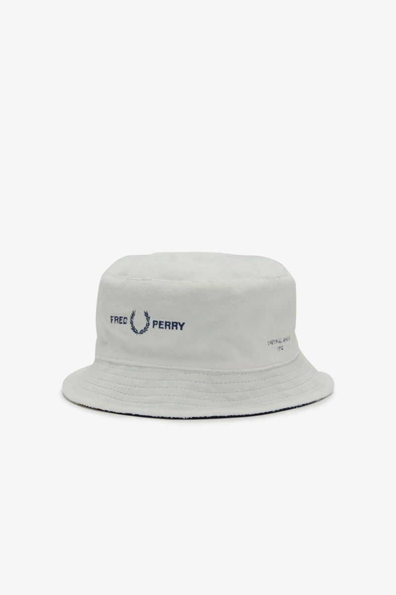 Men\'s Fred Perry Reversible Bucket Hats White | 7321689-DE