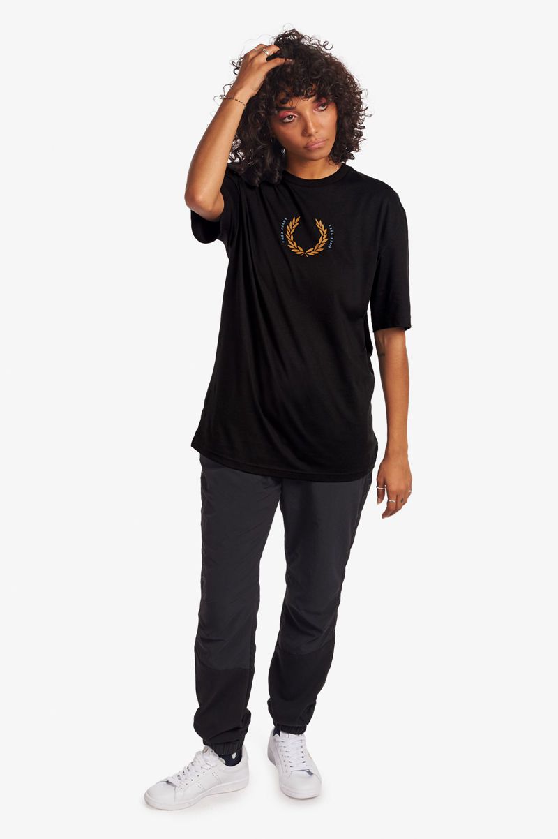 Women's Fred Perry Laurel Wreath T-Shirts Black | 6958047-QH